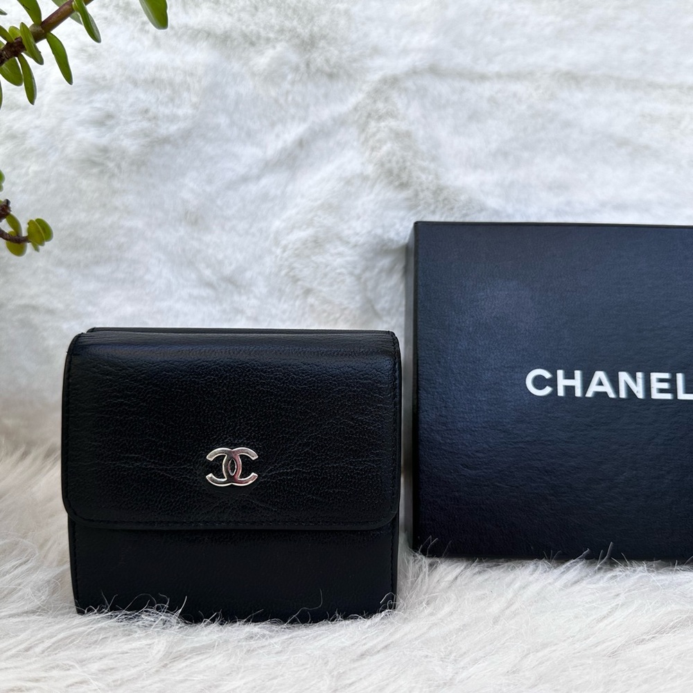 Chanel Vintage Trifold Wallet in Black